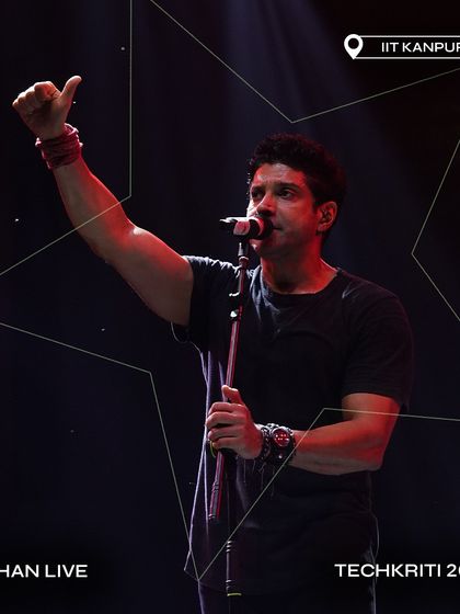 Farhan Akhtar giving a thumbs-up to the crowd during his energetic set at Techkriti, IIT Kanpur.