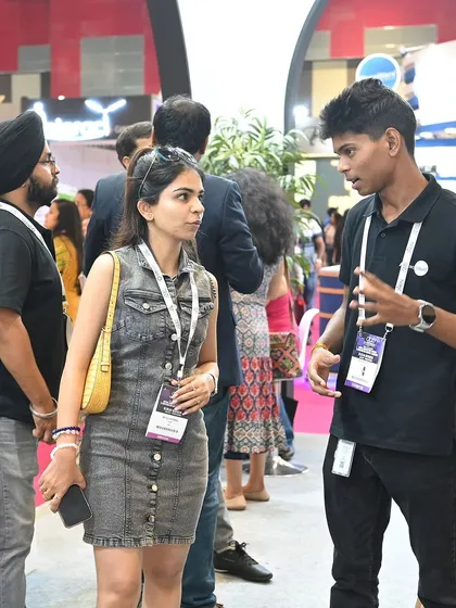 A team member explaining our solutions to an attendee at the expo. Our team is trained to provide clear, helpful information to architects, designers, and homeowners alike.