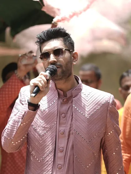 A close-up shot while interacting with the crowd. My style is always interactive, ensuring everyone feels like a part of the jashn.