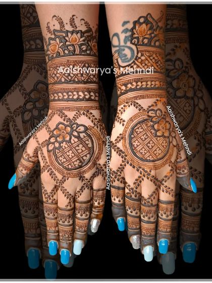 Intricate Bridal Mehndi photo 15