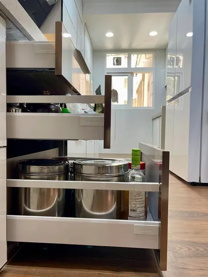 We believe in a place for everything. These deep drawers with custom dividers keep all your containers and pantry staples perfectly organized.