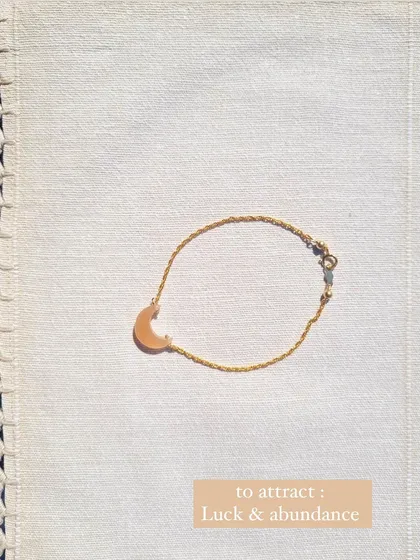 The 'kháray' peach moonstone Luna bracelet, a delicate piece for attracting luck and abundance. I love how it looks against this simple, natural fabric.