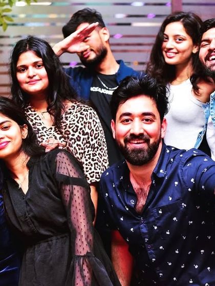 The party is always full of life and energy. It's a pleasure to be the one providing the soundtrack.