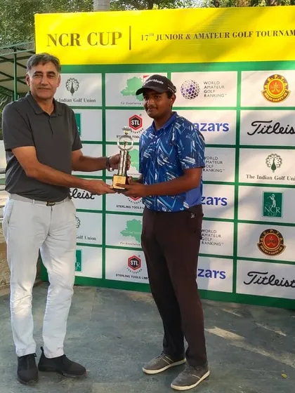 Raunik Kharkwal receives his trophy for his performance in the amateur category at the NCR Cup 17th.