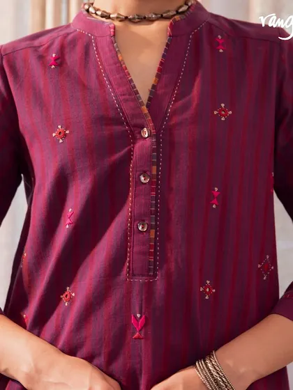 The neckline of our Haveli Soof-embroidered kurta, featuring delicate embroidery and a buttoned placket. It's a timeless design that will turn heads.