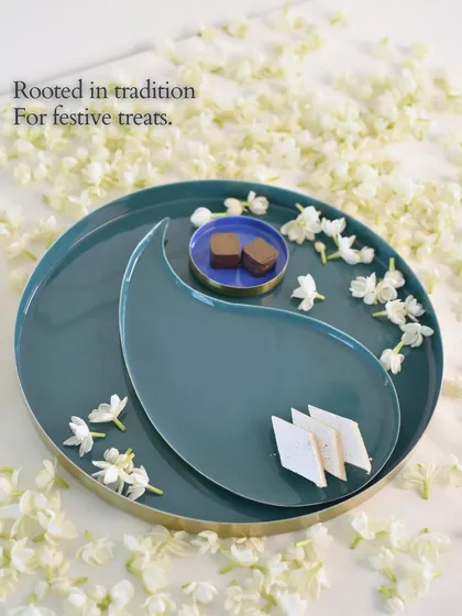 Rooted in tradition, this paisley-inspired tray in a deep teal is perfect for serving festive treats. The design, part of our 'Symbols of Celebration' collection, brings a modern feel to a classic Indian motif.