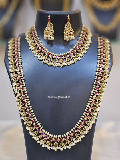 Unique caption for media id 106 describing the specific jewellery and look.