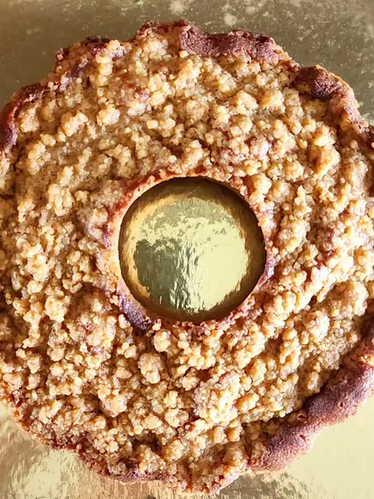 My banana crumb cake is the perfect companion for your evening chai or coffee. It has a wonderfully moist banana cake base and is topped with a generous, crunchy crumble that provides a perfect texture contrast.