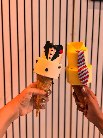 For Father's Day, I designed these custom cakesicles to look just like dad's favorite shirts and tuxedos. Every detail, from the tiny buttons to the patterned tie, is handcrafted to make your gift truly personal and memorable.