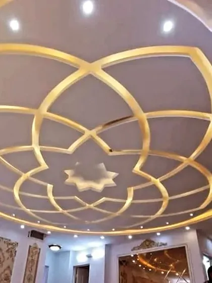 This large, flower-like pattern spreads across the entire ceiling. The gold-painted lines and backlighting give it a luxurious, star-like appearance.