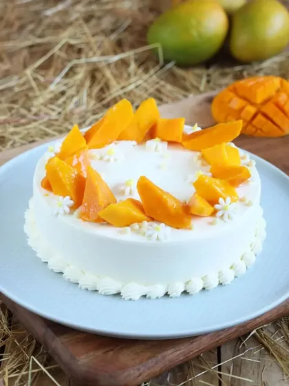 Our French Fresh Cream Mango Floral Cake is simple, elegant, and lets the flavor of the fresh mango shine.