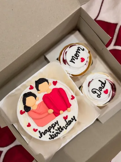 A birthday combo for a parent, with a bento cake featuring a cute illustration and two cupcakes dedicated to "Mom" and "Dad".