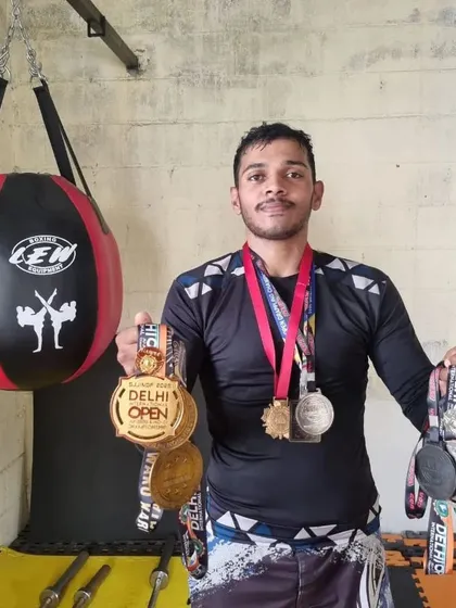 A recap of my achievements in 2023: 5 gold, 3 silver, and 1 bronze medal across BJJ and kickboxing. I'm always learning and looking forward to more.