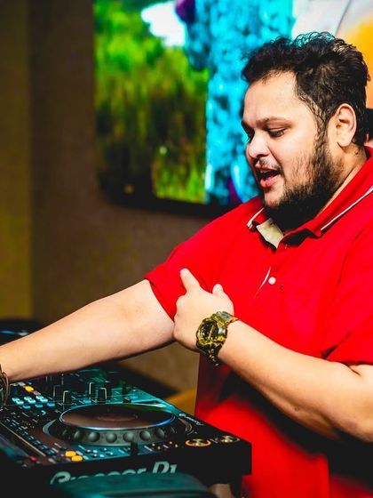 Where music flows, energy follows. A candid shot of me feeling the music and connecting with the vibe of the room.