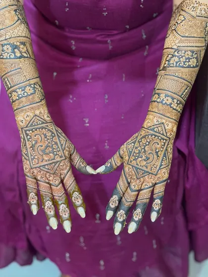 For the bride who loves classic beauty, a full bridal mehendi with intricate patterns and perfect symmetry. I focus on fine lines and a balanced design that covers the hands and arms beautifully.