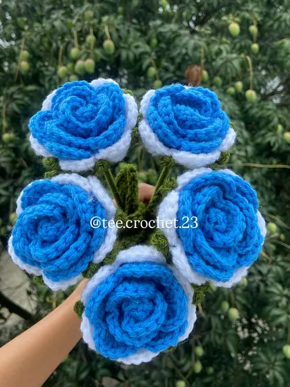 A striking bouquet of five blue and white roses.