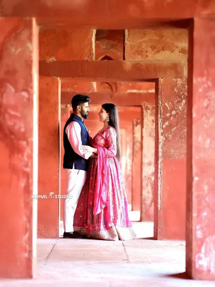 A romantic pose framed by the repeating archways of the Taj Mahal's adjoining structures, creating a sense of depth and history.