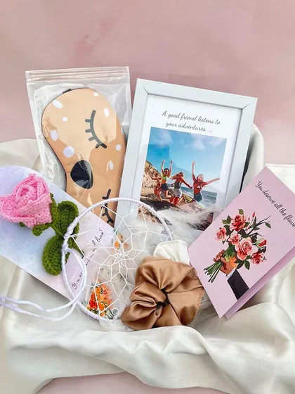 A closer look at our 'Pastel Pamper Hamper', beautifully arranged and ready to gift. It’s a perfect combination of handmade charm and pampering essentials.
