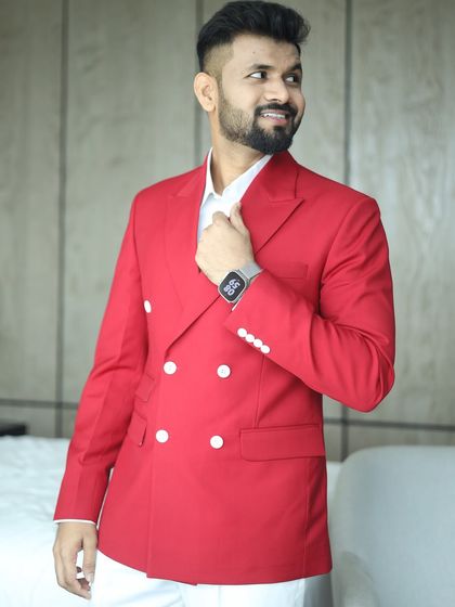 A moment of quiet confidence before the main event. The red double-breasted blazer is perfectly fitted, with contrasting white buttons adding a classic touch.