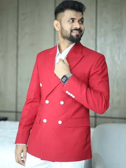 A moment of quiet confidence before the main event. The red double-breasted blazer is perfectly fitted, with contrasting white buttons adding a classic touch.