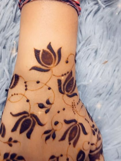 A delicate and modern lotus vine design on the back of the hand, perfect for Diwali.