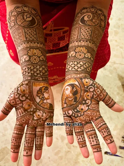 A beautiful bridal design with portraits of the bride and groom. The intricate patterns surrounding the portraits add to the overall grandeur.