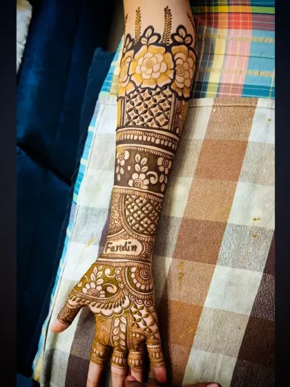 A final look at the "Fardin" custom mehandi, capturing the richness of the design.