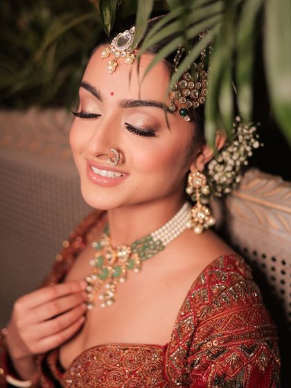 A moment of quiet reflection. The soft shimmer on the eyelids and the perfectly blended skin work in harmony, creating a bridal look that is both serene and captivating.