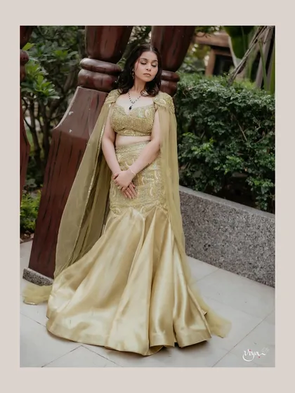 Your engagement or reception look should be nothing short of show-stopping. For this bride's stunning mermaid gown, I created a glamorous look with soft, contoured features and glowing skin that photographed beautifully from every angle.