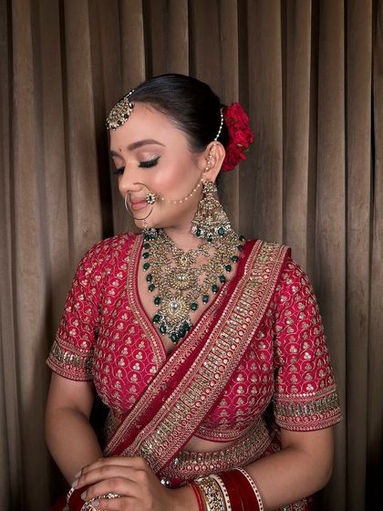 A close-up of the bride's nath and the intricate details of her necklace set.