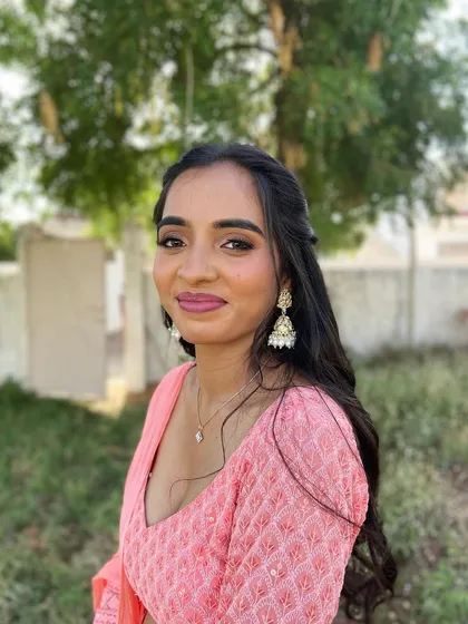 A bright and happy smile from this lovely client. Her makeup is soft and natural, perfect for the outdoor setting and her beautiful pink outfit.