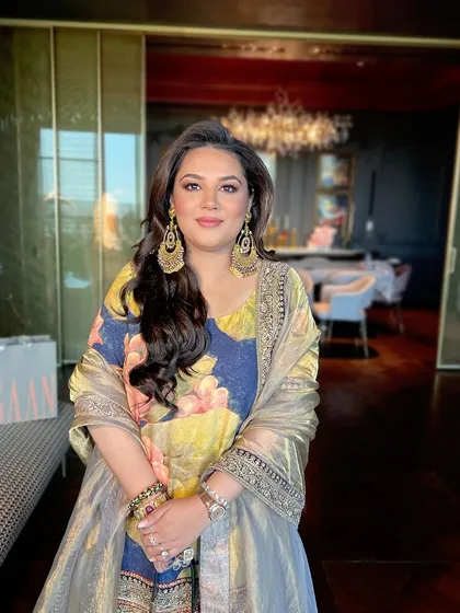 A full shot of the client, her floral outfit and soft glam makeup perfect for any occasion.