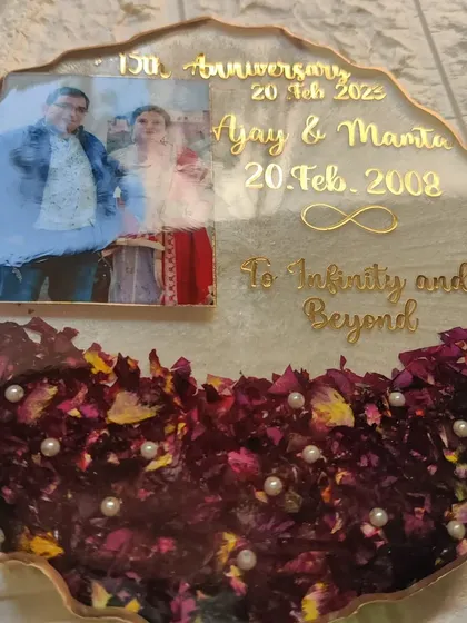 These images and videos showcase various angles and the creation process of my custom wedding and anniversary varmala preservation frames. Each one is made with love to turn your special memories into a timeless treasure.