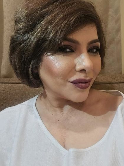 Another angle of this soft glam look, highlighting the contouring and highlighting that sculpts the face beautifully without looking heavy.