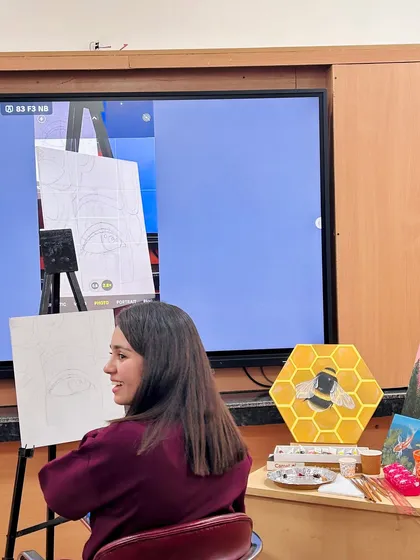 Another photo from my art workshop, where I demonstrated my sketching techniques live for the students.