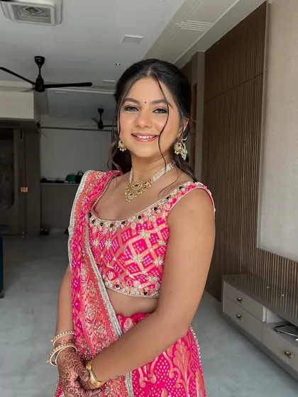 Flawless as ever. This look for a pre-wedding function features a beautiful pink bandhani lehenga, paired with soft, natural makeup.