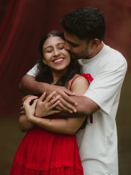 This is the kind of moment I live to capture. The pure, uninhibited joy in Deyana’s smile as Daral holds her close. It’s a candid photograph that is filled with warmth and authentic emotion, a perfect memory of their pre-wedding photoshoot.
