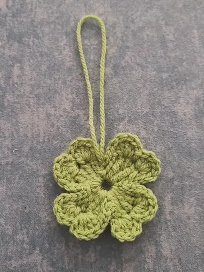 This is a simple yet meaningful four-leaf clover charm I crocheted. Made with green cotton yarn, it’s a symbol of faith, hope, love, and luck that you can carry with you everywhere as a bag charm or keychain.