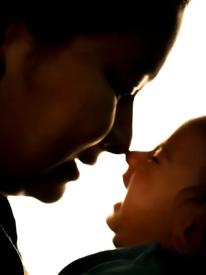 This artistic silhouette captures the profound, unspoken connection between a mother and her newborn. It’s these quiet, intimate moments, full of pure love, that I strive to turn into timeless art for your family.