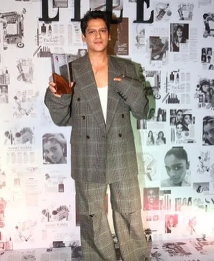 Actor Vijay Varma holding the award I created for the Elle Beauty Awards. It was an amazing experience to contribute my art to such a glamorous event.