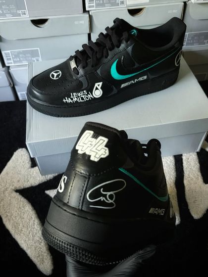 The heel of the Lewis Hamilton custom sneaker, showing his race number 44 and signature.