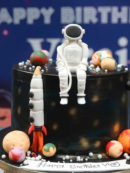 An out-of-this-world space-themed birthday cake, complete with an astronaut, rocket, and planets. We capture the creative details that make your party unique.