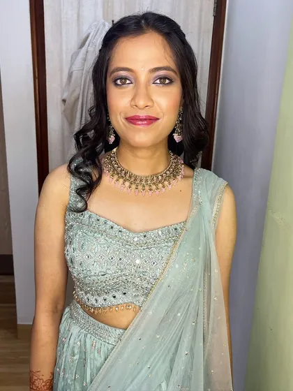 The final look is elegant, classic, and perfect for a wedding celebration.