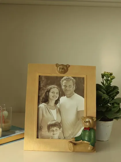 A single teddy bear photo frame, perfect for adding a touch of nostalgia and warmth to any shelf or desk. It’s a sweet way to keep your loved ones close.