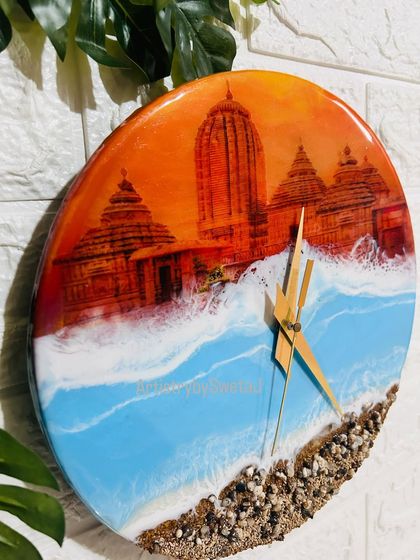 A side view of the Jagannath Puri clock, showing the depth of the resin and the glossy, ocean-like finish. It's a piece of art that honors a timeless journey of faith.