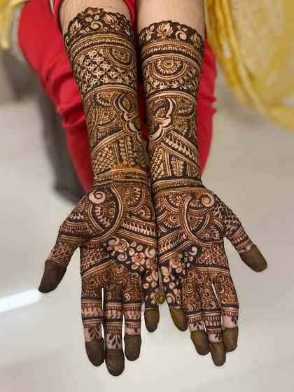 A beautiful and intricate full bridal design, with a mix of bold and delicate elements.