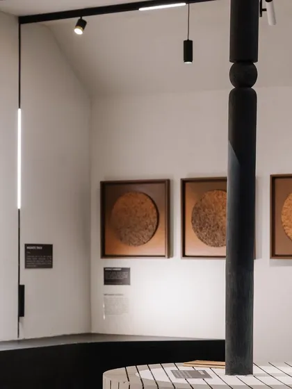 Art and light in perfect harmony. This corner of our booth demonstrates how our vertical linear lights and adjustable spotlights can be used to accentuate both art and architectural forms.