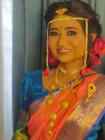 A final shot of Priyanka's stunning Maharashtrian bridal transformation.
