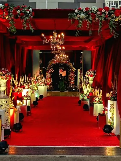 The entrance is the first chapter of your wedding story. I designed this dramatic red carpet walkway, framed by a tunnel of rich red florals and velvet, to give guests an unforgettable, cinematic welcome.