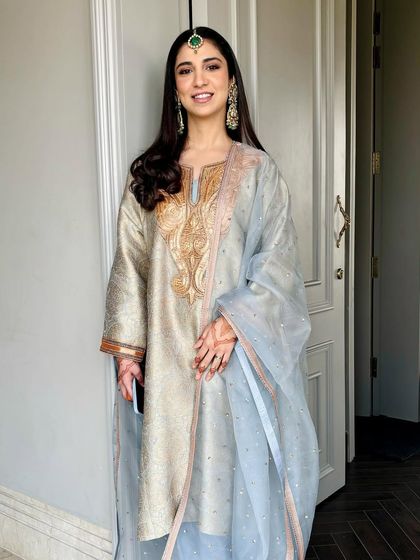 For this Mehendi, we dressed the bride in a beautiful baby blue phiran. I gave her a subtle color play on the eyes, matching a metallic eyeshadow to the tilla work and adding a pop of blue in the inner corner to match her outfit.